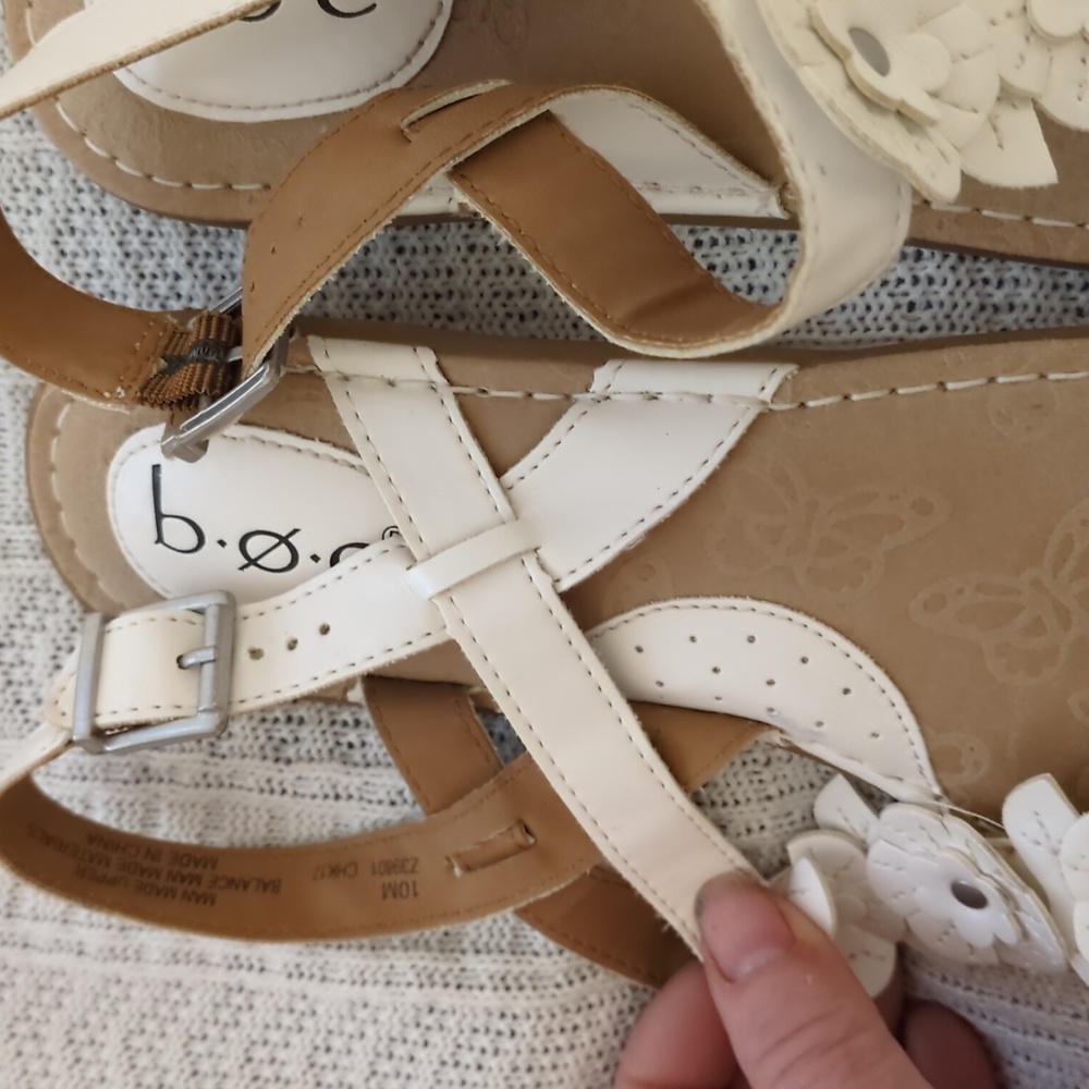 Stylish White B.O.C. Slingback Sandals with Floral Accent - Picture 3 of 12